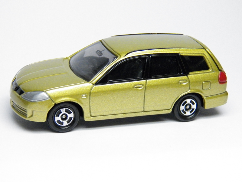 Illustration for article titled Land of the Rising Sun-Day - Tomica Nissan Wingroad